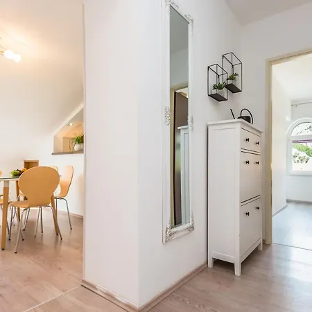 Apartment Toreta - Center, Beachfront Omis