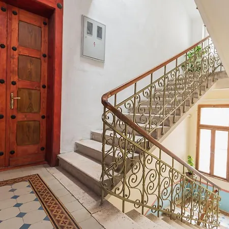 Toreta - Center, Beachfront Apartment Omis