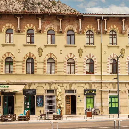 Toreta - Center, Beachfront * Omis