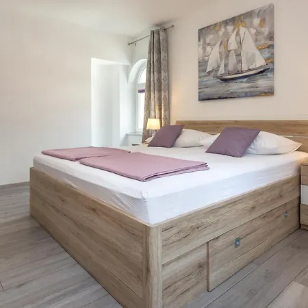 Apartment Toreta - Center, Beachfront Omis