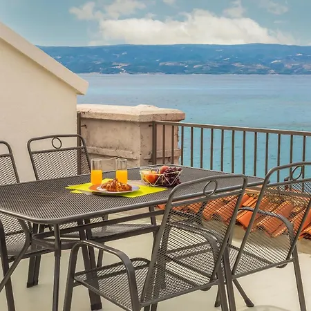 Toreta - Center, Beachfront Apartament Omiš